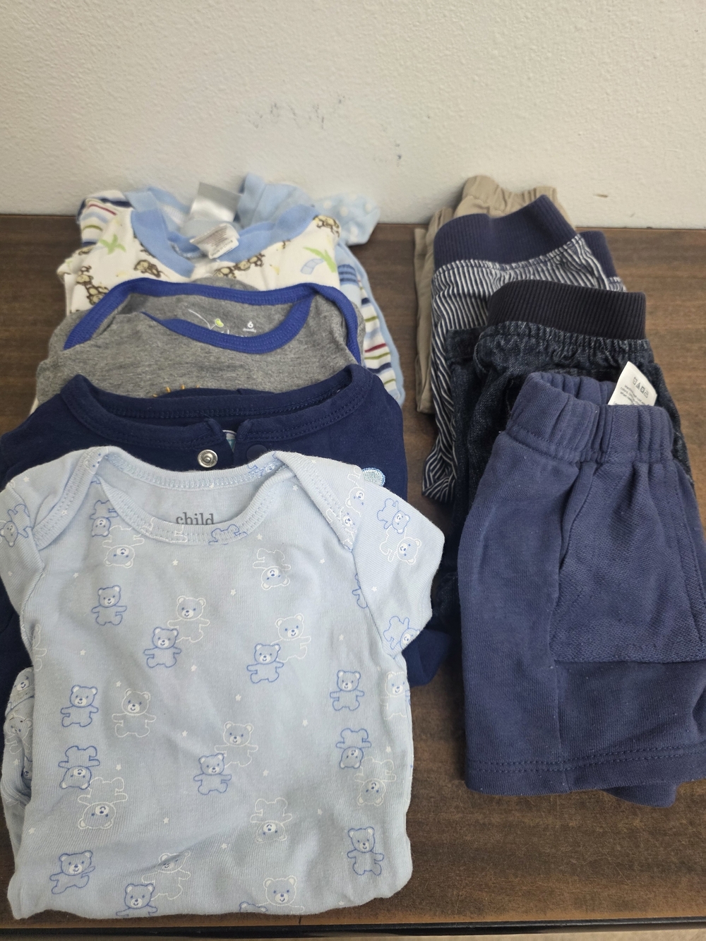 Lot Of 3 To 6 Months Clothing (0681)